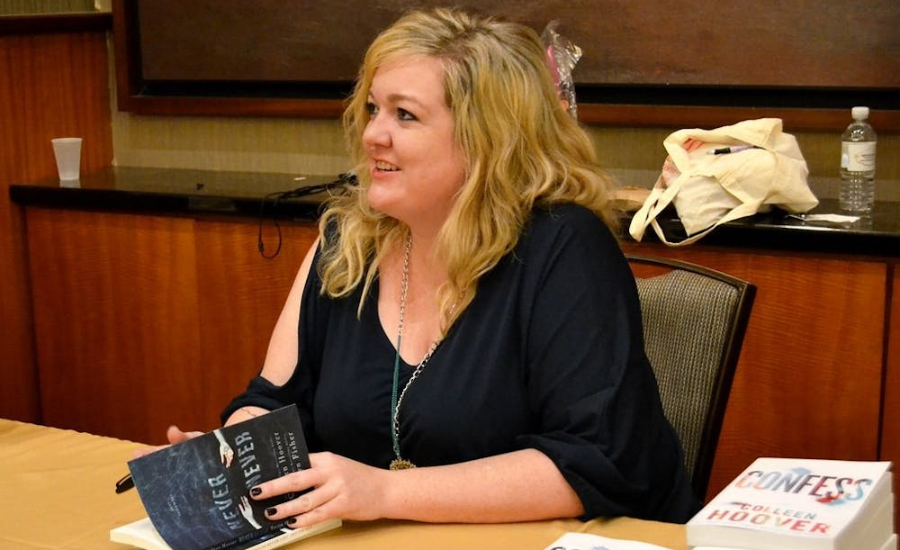 colleen hoover net worth